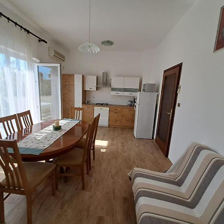 Sveti Vid-Miholjice Apartments Berny מראה חיצוני תמונה