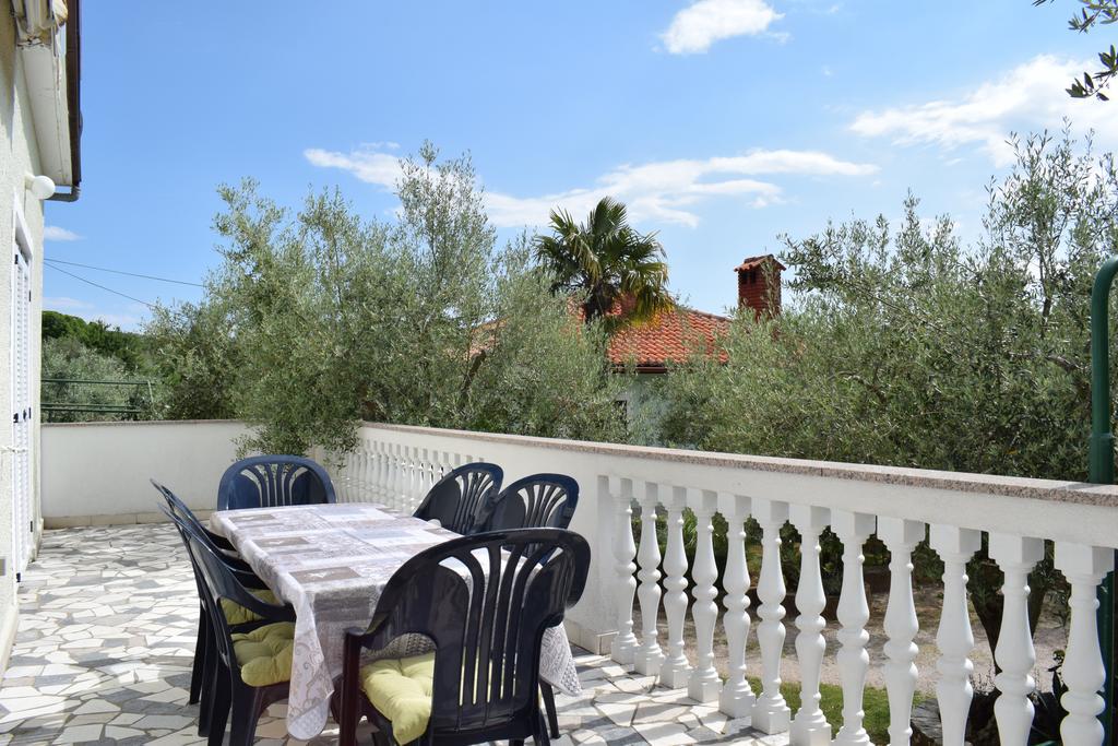 Sveti Vid-Miholjice Apartments Berny מראה חיצוני תמונה